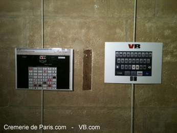 vue du showroom vers la rue des Halles