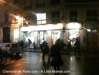 vue du showroom vers la rue des Halles