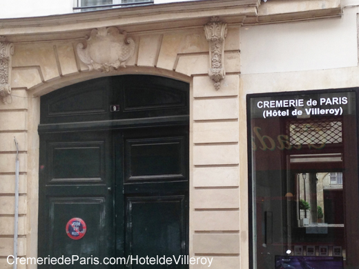 vue sur la cour historique de l'Hotel de Villeroy