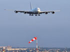 A380 atterissant &agrave; Paris Orly